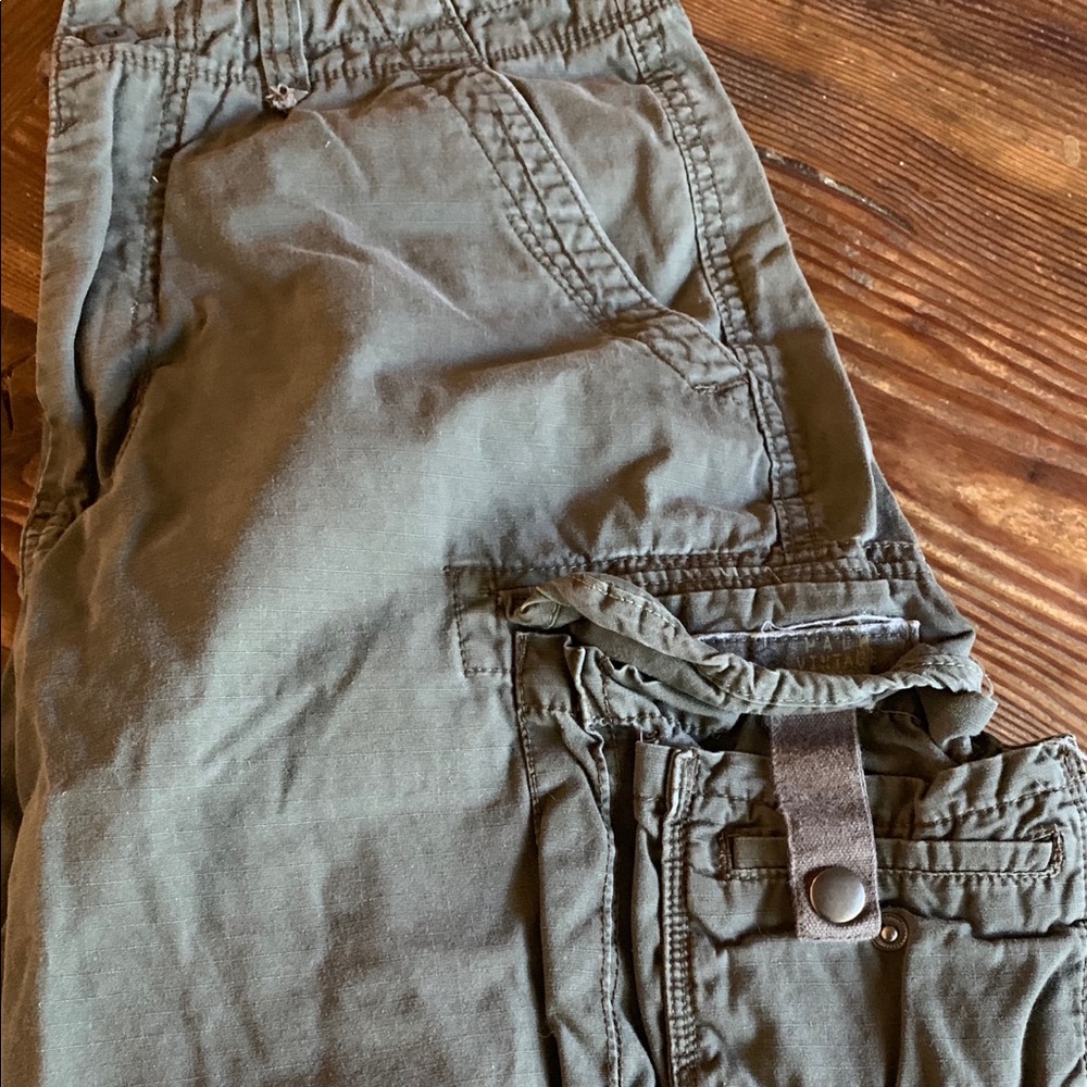 Used union bay men’s size 30. 8 pockets.
